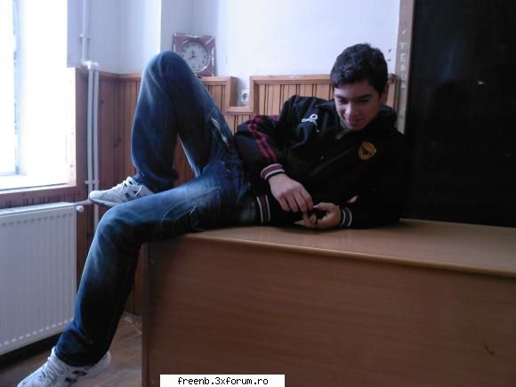Ce ati dori sa faceti dupa terminare liceului ? ! - Eu vreu sa ma ma duc la munca sa fiu pe bani - La Cafenea